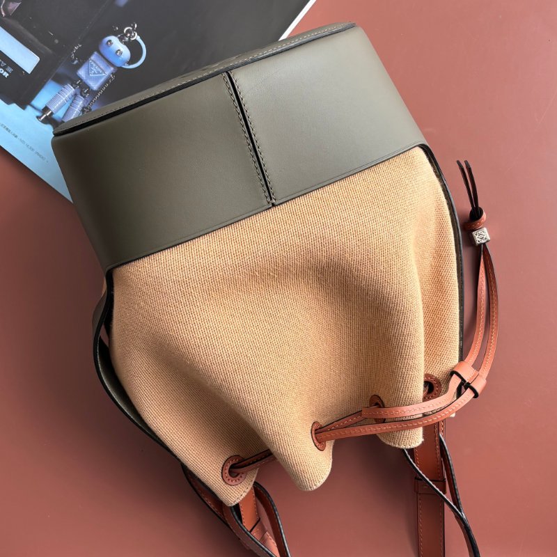 ::LOEWE:: Balloon 卡其色帆布拼接橄欖綠牛皮水桶包 氣球包  Canvas & Leather Bucket Bag-1