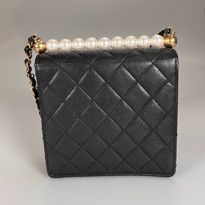 CHANEL 珍珠掀蓋包羊皮黑 保卡款27開-1