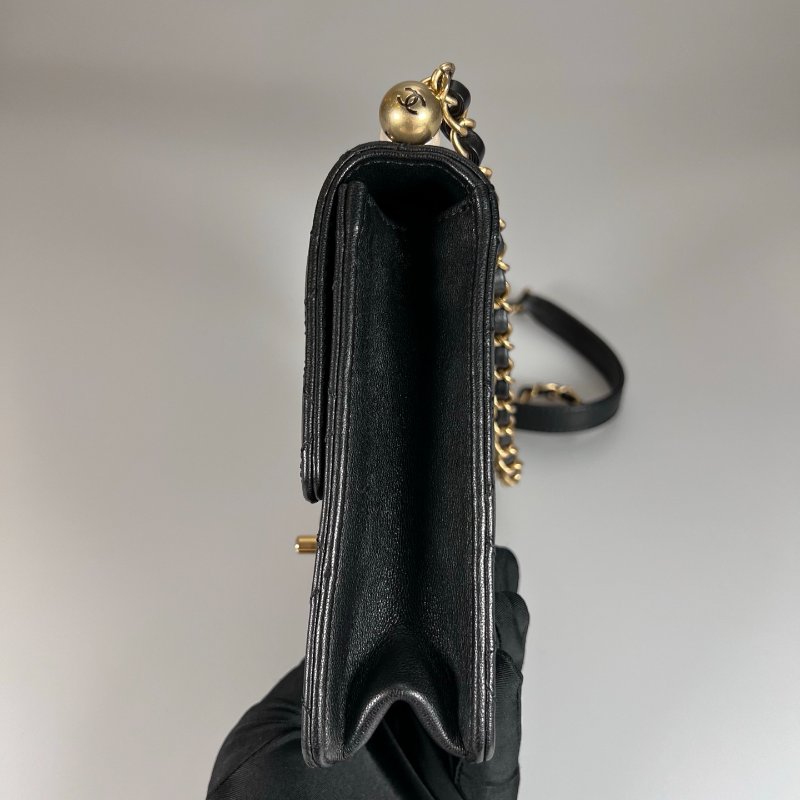 CHANEL 珍珠掀蓋包羊皮黑 保卡款27開-3