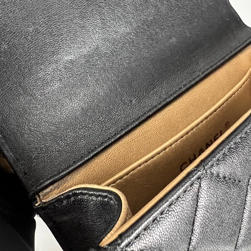 CHANEL 珍珠掀蓋包羊皮黑 保卡款27開-6