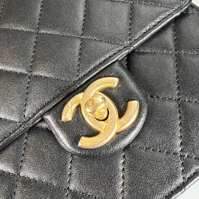 CHANEL 珍珠掀蓋包羊皮黑 保卡款27開-7