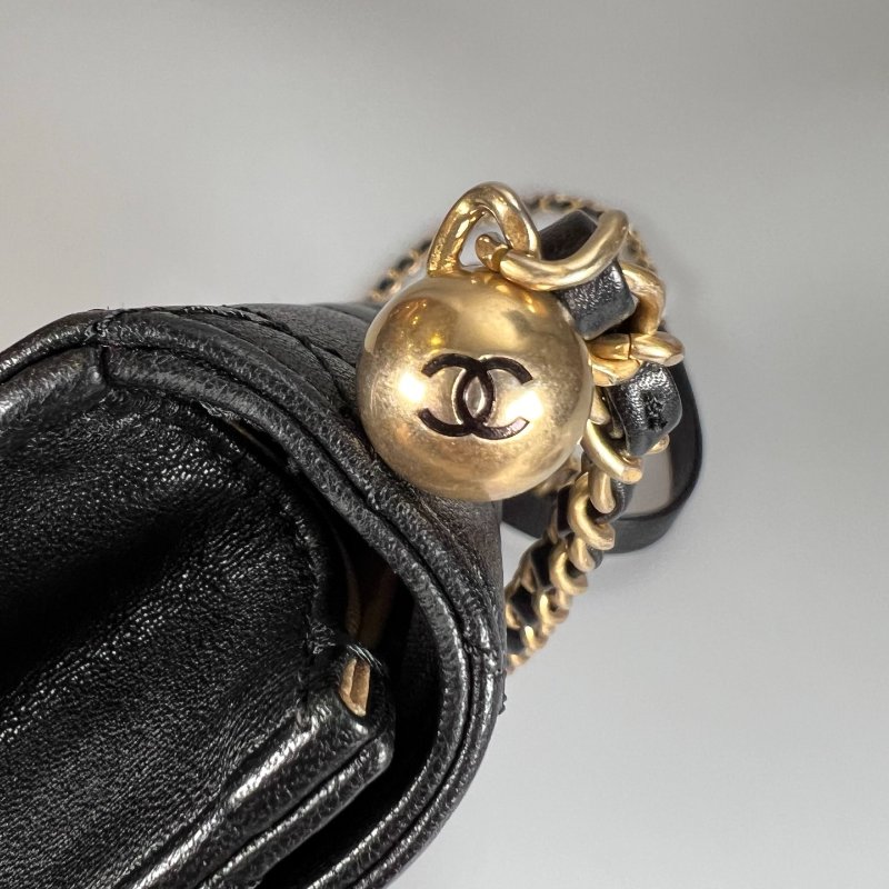 CHANEL 珍珠掀蓋包羊皮黑 保卡款27開-10