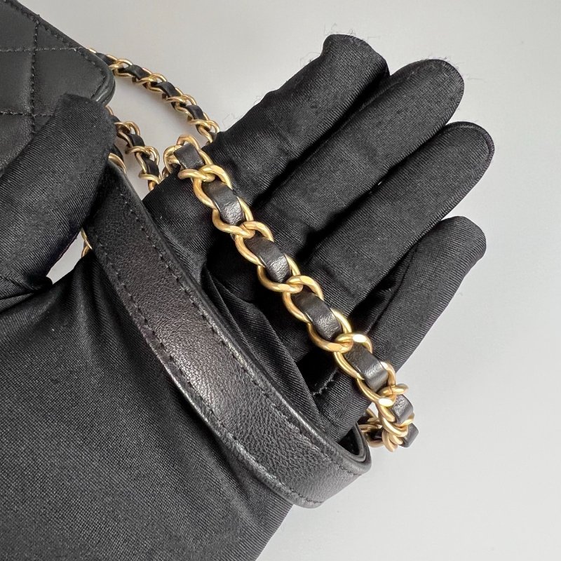 CHANEL 珍珠掀蓋包羊皮黑 保卡款27開-11