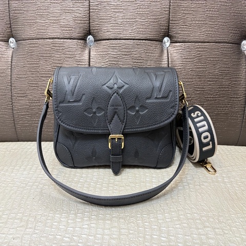 LV 黑牛皮壓紋金釦Diane手提肩斜背包M46386