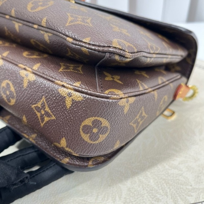 LV路易威登 20年票 Pochette Metis老花郵差包中號 經典老花配色 塗層帆布拼牛皮 肩帶可調節 手提單肩斜挎都可以-9