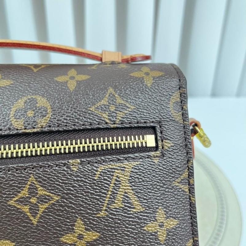 LV路易威登 20年票 Pochette Metis老花郵差包中號 經典老花配色 塗層帆布拼牛皮 肩帶可調節 手提單肩斜挎都可以-17