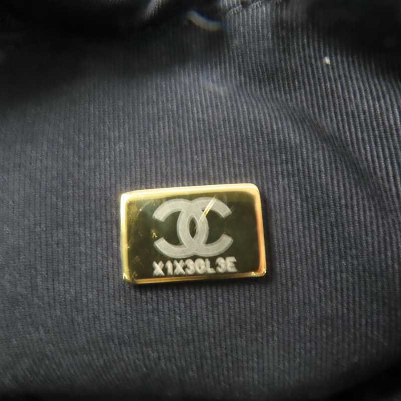 CHANEL 羊皮皮革Hobo Bag金扣鏈帶肩背袋-9