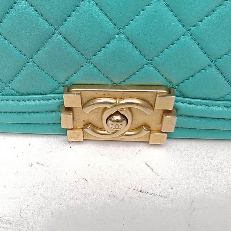 CHANEL Leboy小號綠色牛皮27開金扣肩背包-4