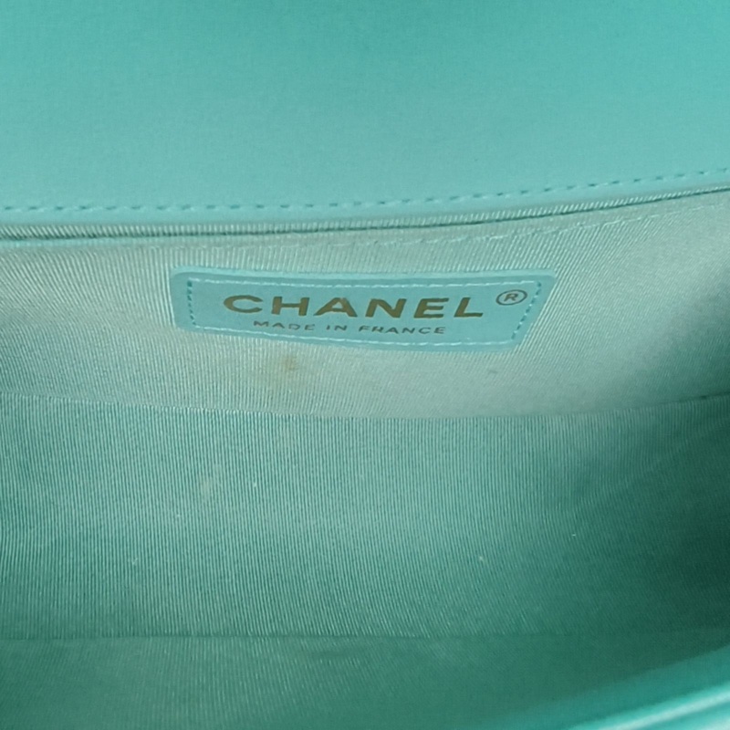 CHANEL Leboy小號綠色牛皮27開金扣肩背包-5