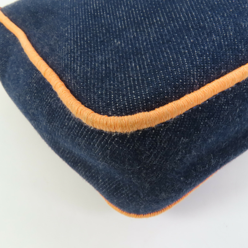 FENDI 牛仔布Baguette Large金扣手挽肩背兩用袋-11