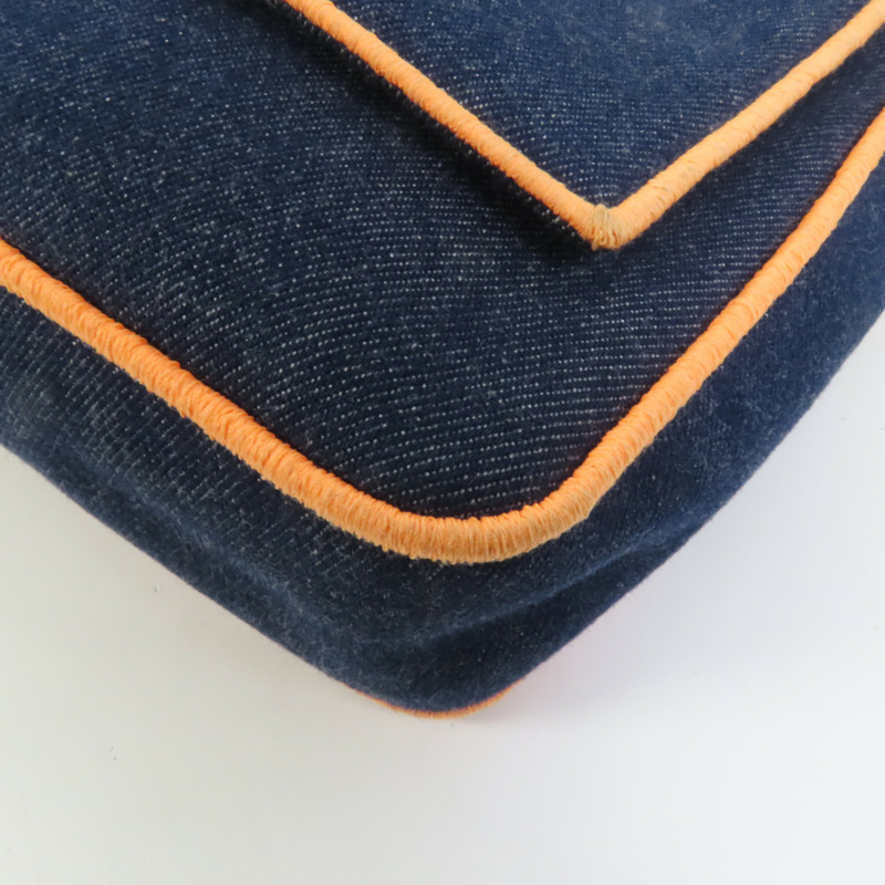 FENDI 牛仔布Baguette Large金扣手挽肩背兩用袋-14