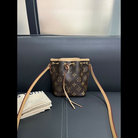 LV nano noe
老花抽繩小水桶