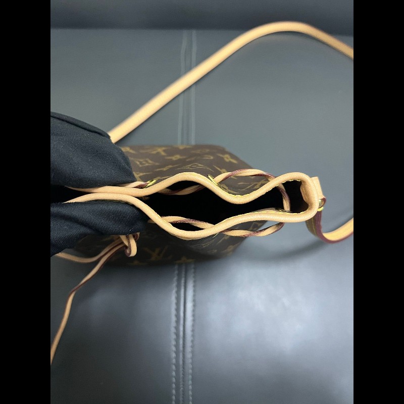 LV nano noe
老花抽繩小水桶-6