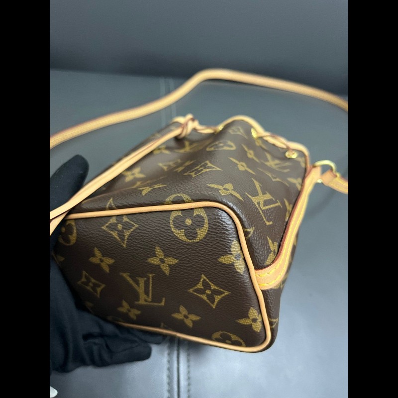 LV nano noe
老花抽繩小水桶-9
