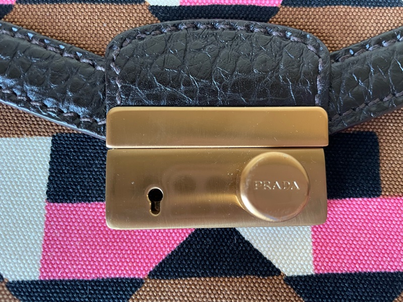 Prada手提晚宴包 可肩背Prada Odette Geometric Print Bag它以幾何圖案設計為特色-13