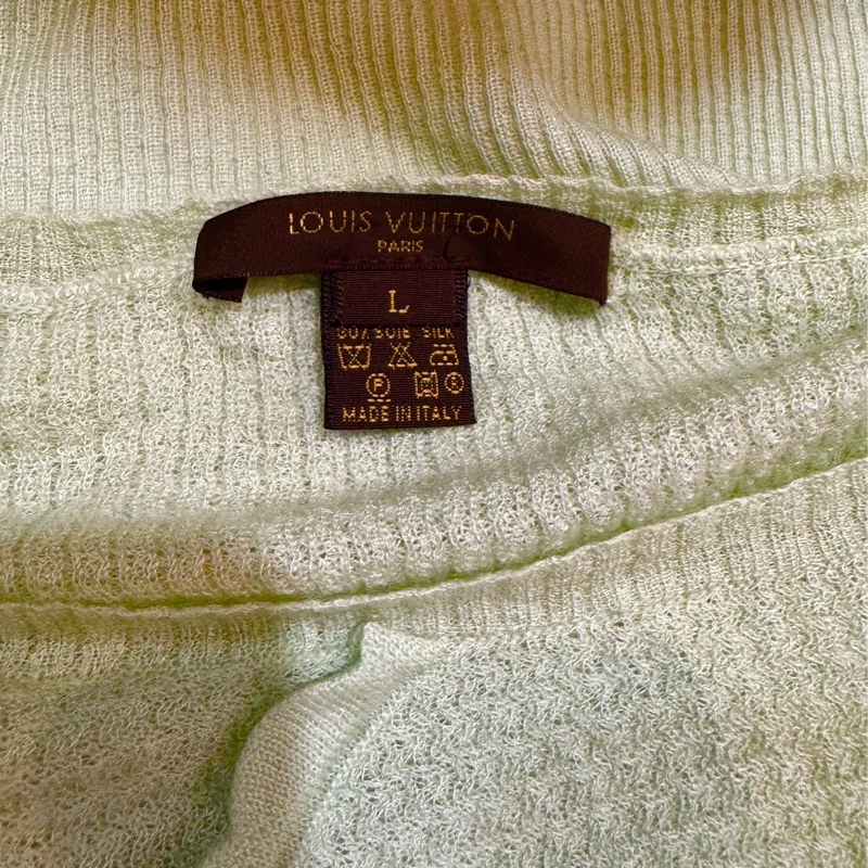 《新歡舊愛》近新LV路易威登淺柔青綠色70羊絨+30絲薄上衣L-1