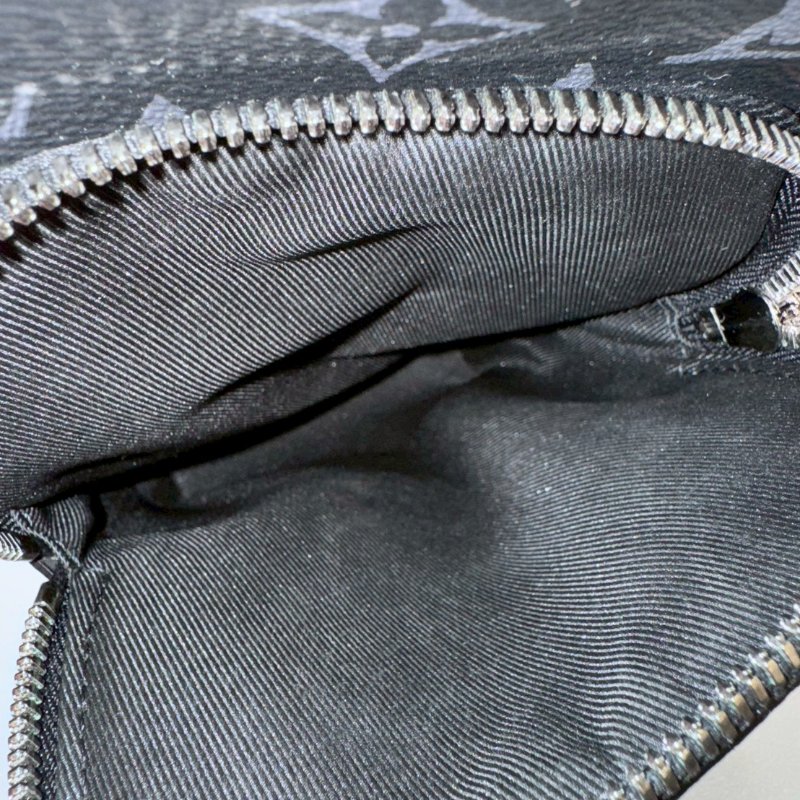 LV 斜背包/胸口包 M47137  9成新-9