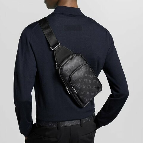 LV 斜背包/胸口包 M47137  9成新