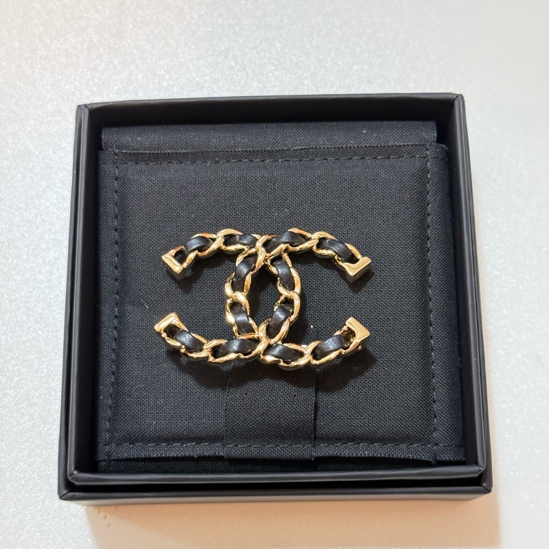 Chanel brooch-0