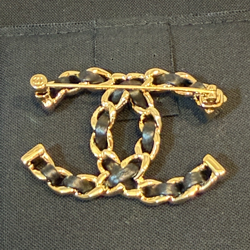 Chanel brooch-3