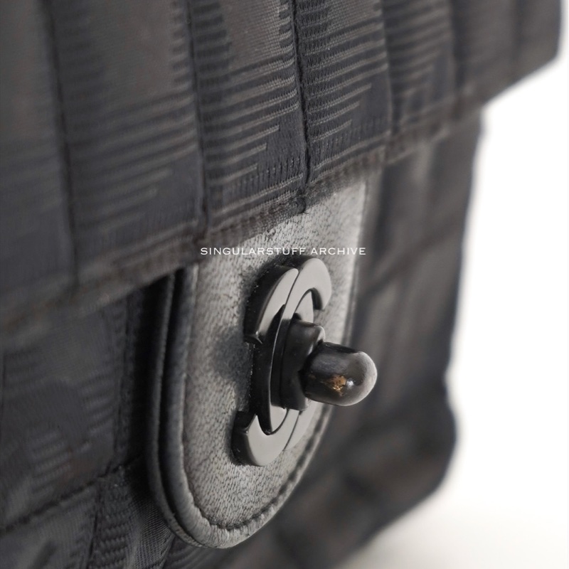 Chanel 黑色Travel Line帆布冰格East West 肩背腋下包-16