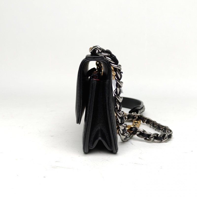 CHANEL 19BAG吸扣woc17黑色羊皮鐳射標金銀扣肩背包-1