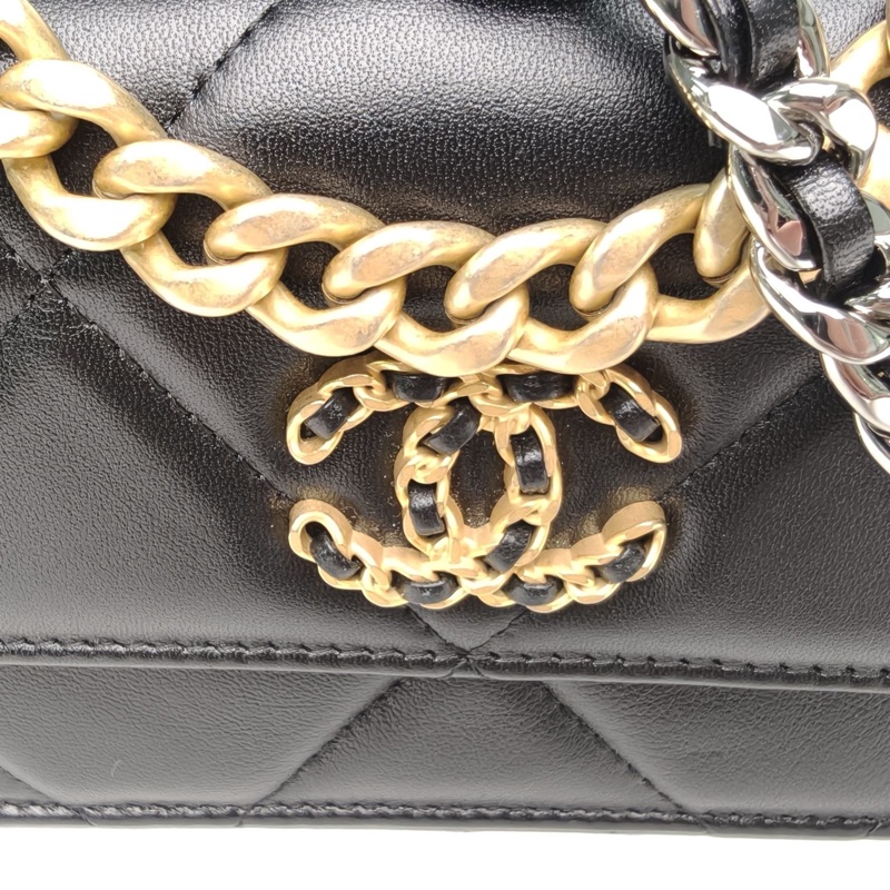 CHANEL 19BAG吸扣woc17黑色羊皮鐳射標金銀扣肩背包-4