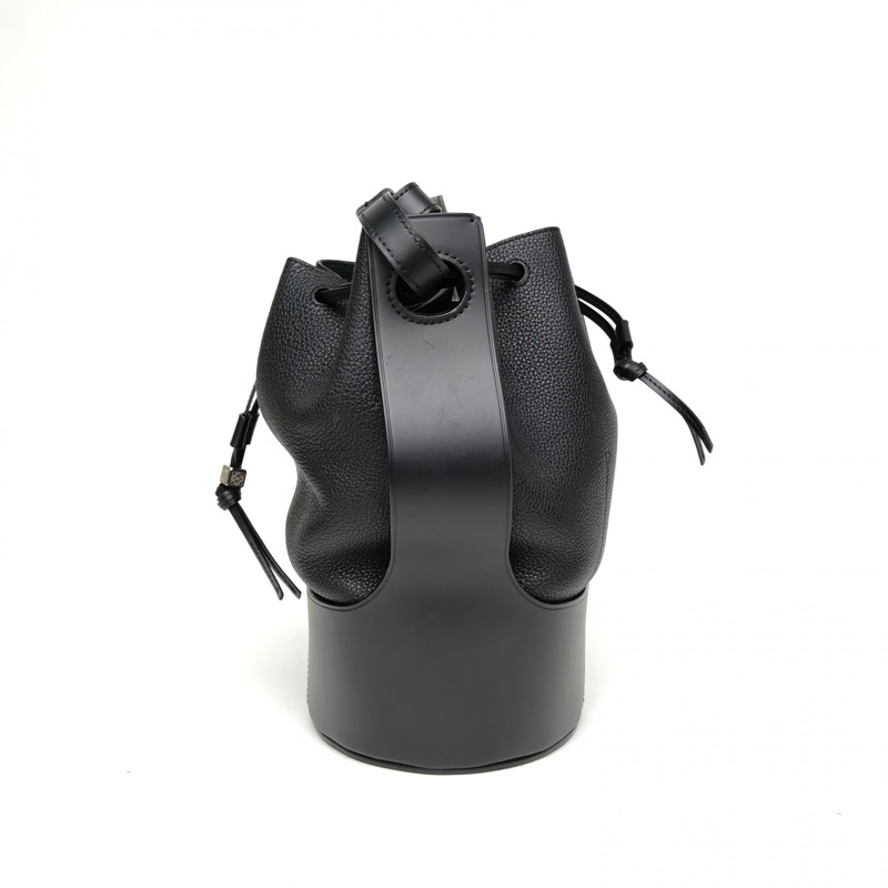 LOEWE Balloon水桶包中號黑色牛皮肩背包-1