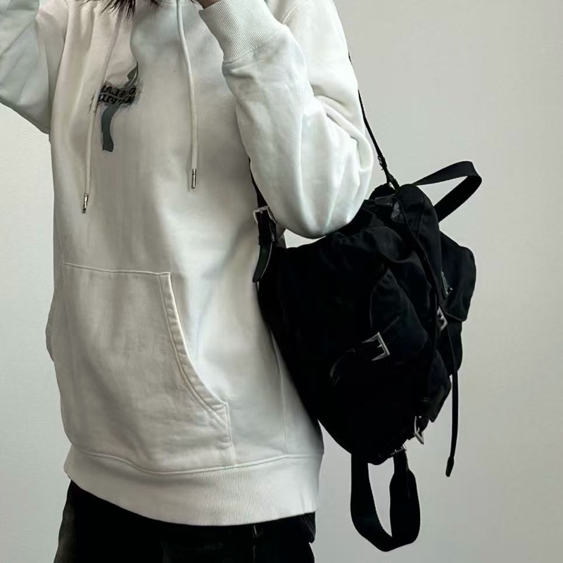 「JL精品代購」Prada黑銀小號降落傘尼龍雙肩包-1