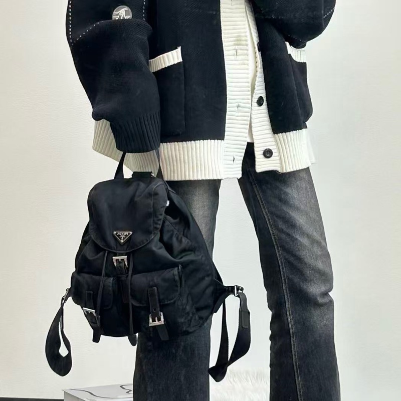 「JL精品代購」Prada黑銀小號降落傘尼龍雙肩包-2