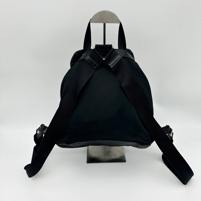 「JL精品代購」Prada黑銀小號降落傘尼龍雙肩包-3