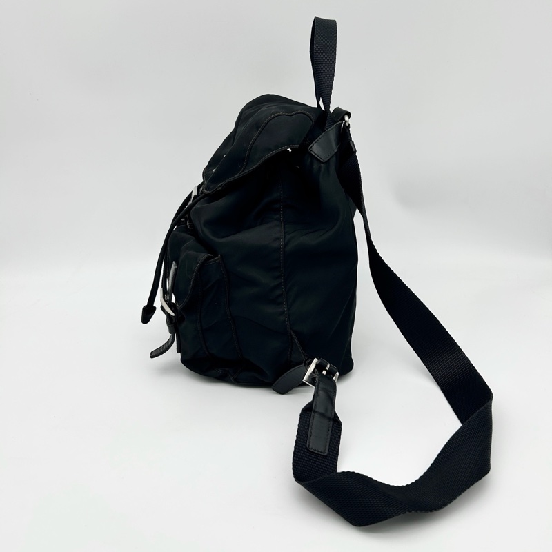 「JL精品代購」Prada黑銀小號降落傘尼龍雙肩包-4