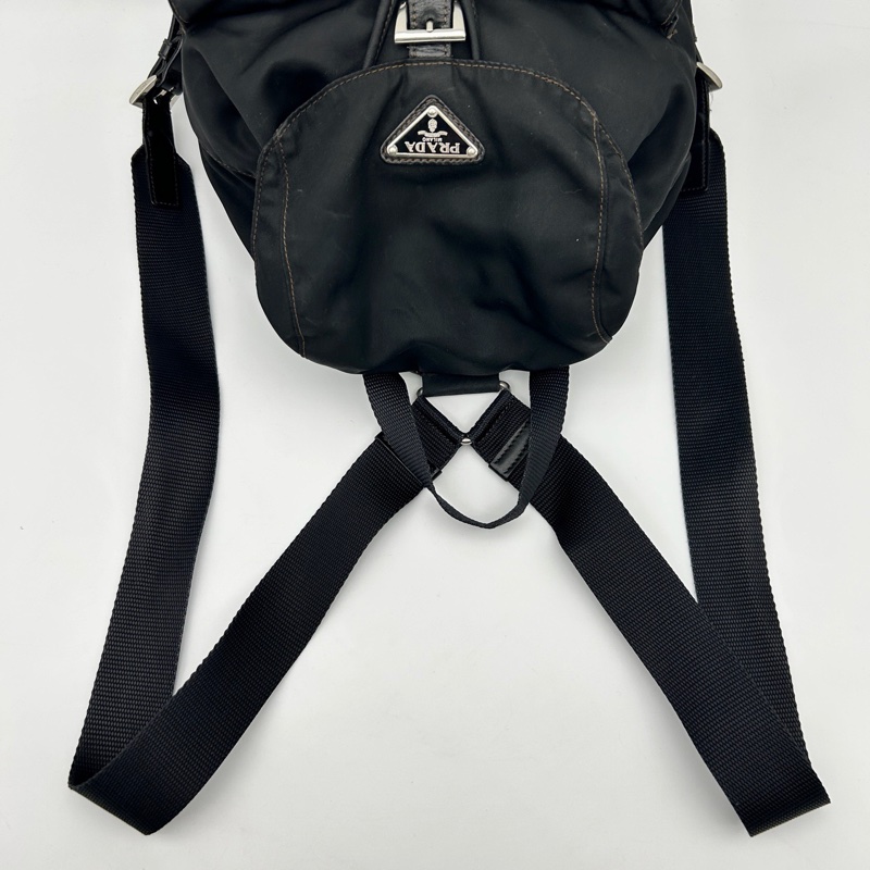 「JL精品代購」Prada黑銀小號降落傘尼龍雙肩包-11