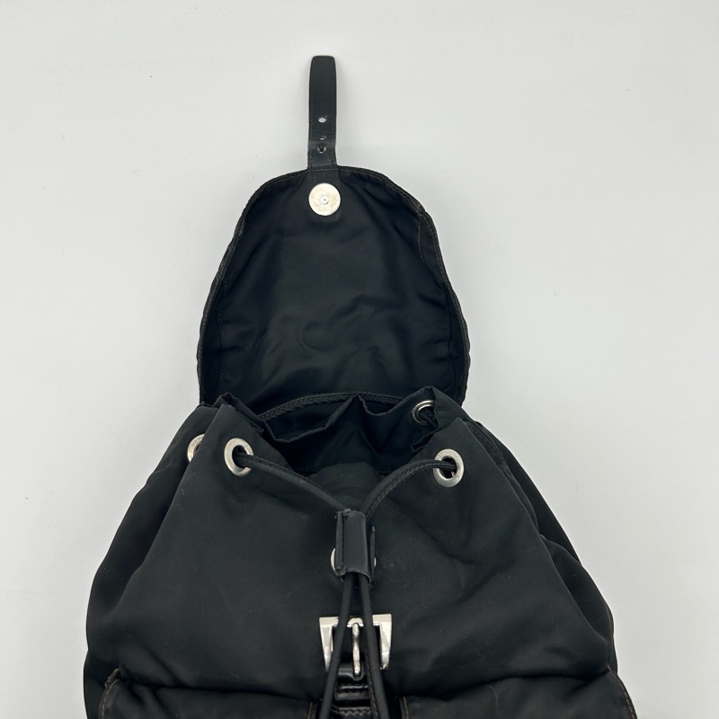 「JL精品代購」Prada黑銀小號降落傘尼龍雙肩包-13