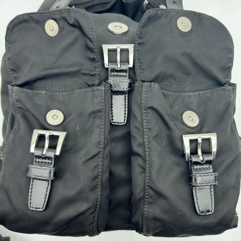 「JL精品代購」Prada黑銀小號降落傘尼龍雙肩包-14