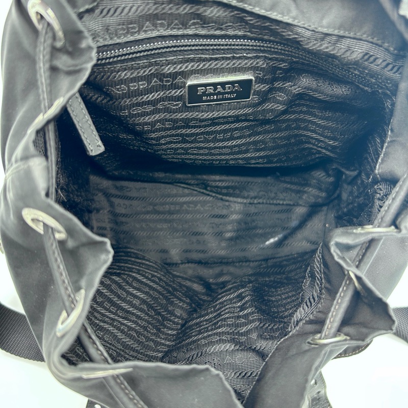 「JL精品代購」Prada黑銀小號降落傘尼龍雙肩包-15