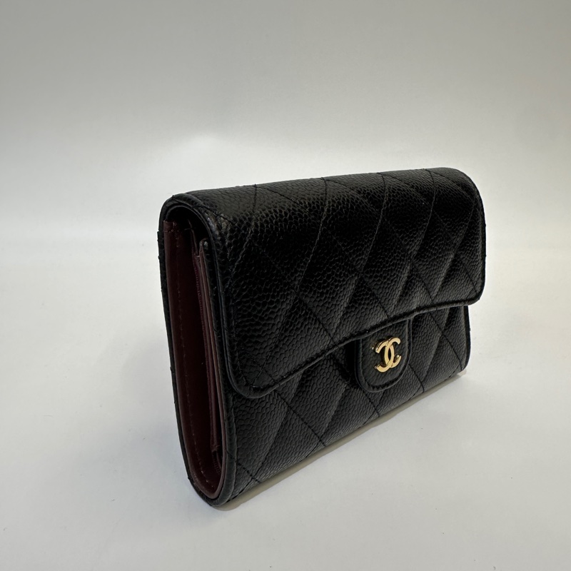 Chanel 黑荔枝牛皮5卡三折中夾-1