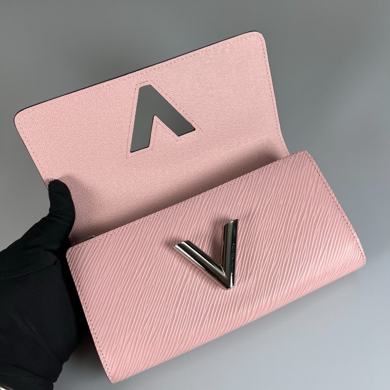 LV M61178/晶片款 粉水波紋Twist長夾-6