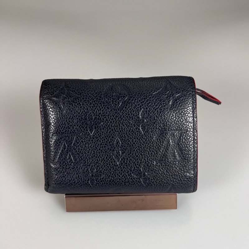 LV M64577 海軍藍壓紋信封短夾-1