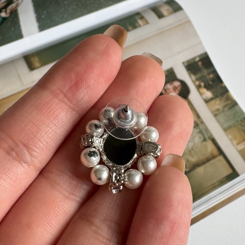 💖飾品收藏款 Chanel 圓形珍珠質感耳環-9