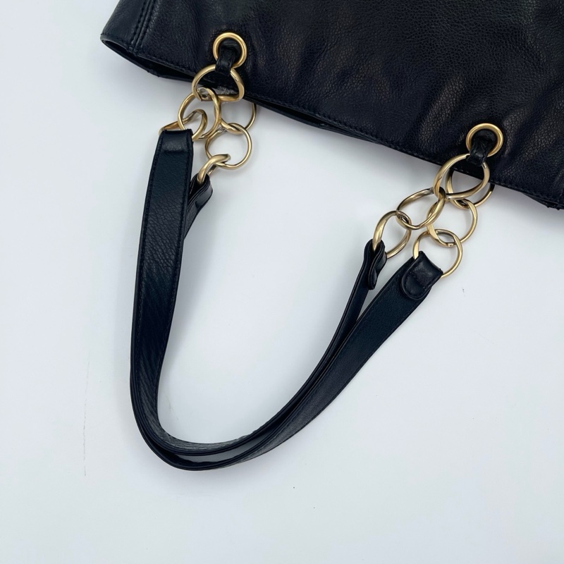 「JL精品代購」香奈兒黑金牛皮外縫大logo金屬環單肩托特包-12