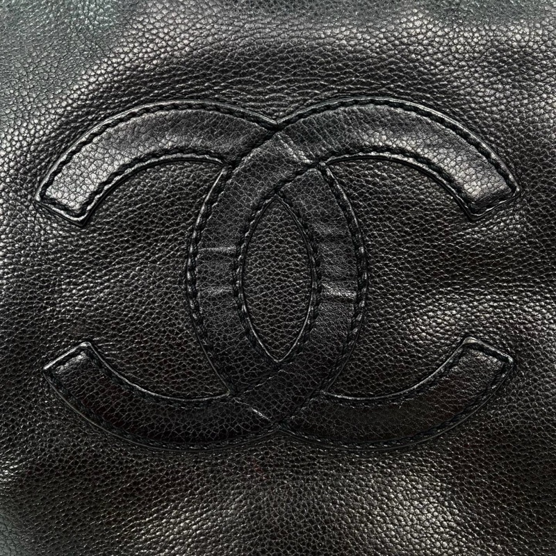 「JL精品代購」香奈兒黑金牛皮外縫大logo金屬環單肩托特包-13