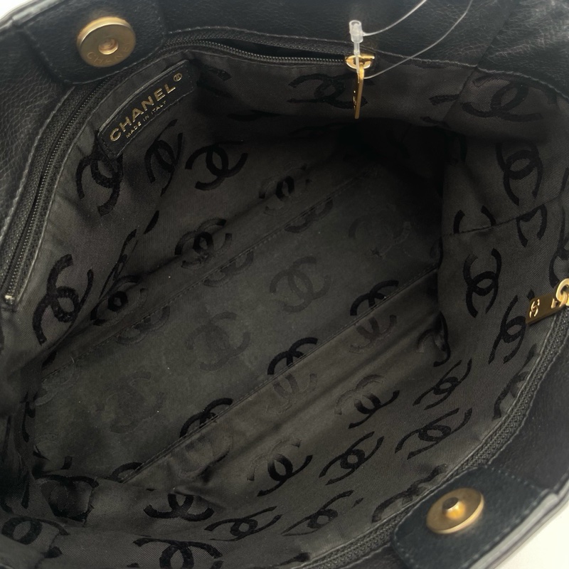 「JL精品代購」香奈兒黑金牛皮外縫大logo金屬環單肩托特包-15