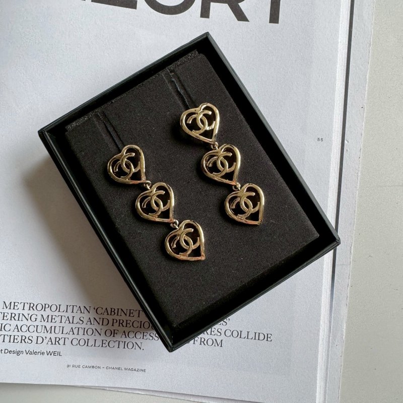 💥全新商品💥Chanel 金色愛心香奈兒長條耳環-1