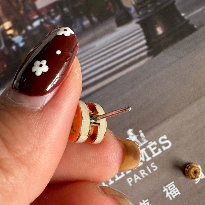 ✨必買款✨全新商品 Hermes 奶茶色H玫瑰金 mini pop耳環-3