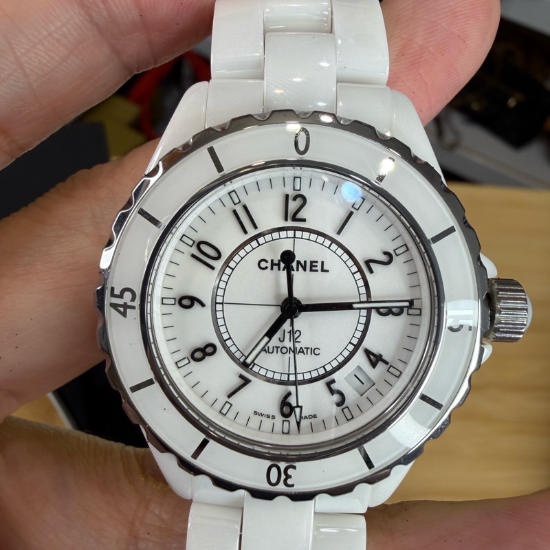 上架中🔑 CHANEL 經典白色陶瓷J12腕錶-1