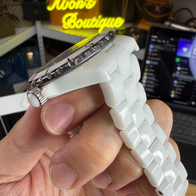 上架中🔑 CHANEL 經典白色陶瓷J12腕錶-5