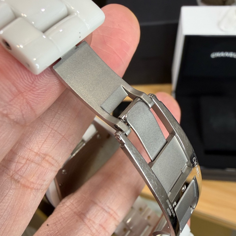 上架中🔑 CHANEL 經典白色陶瓷J12腕錶-8