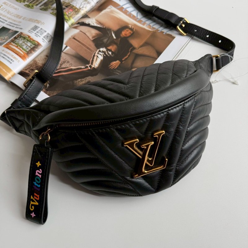 ✨特殊款百搭腰包 LV 黑色山形紋彩色字母胸口包-0