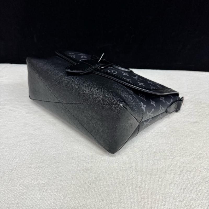 LV路易威登 黑色老花Saumur郵差包 芯片款-3